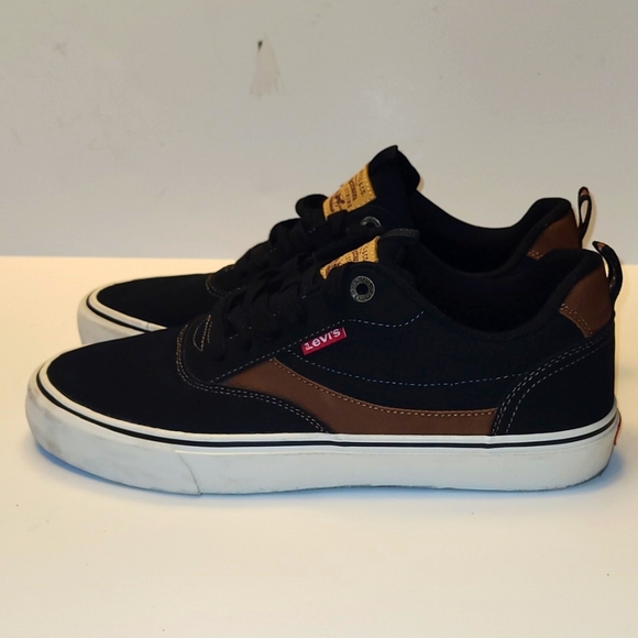 Levi's Other - Levi's mens sneakers size 9